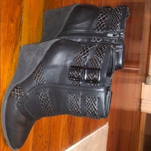 Kathy Van Zeeland Black Leather/Snakeskin Boots